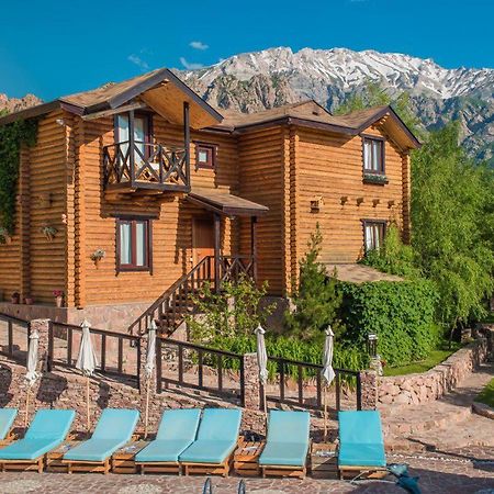 Boutigue Hotel Nebesa Chimgan エクステリア 写真