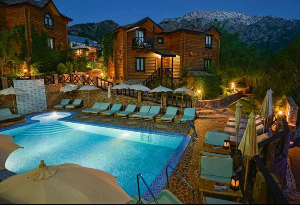 Boutigue Hotel Nebesa Chimgan エクステリア 写真