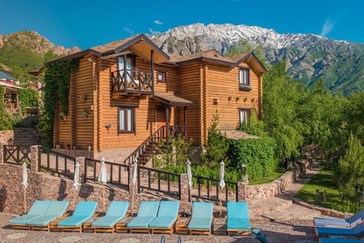 Boutigue Hotel Nebesa Chimgan エクステリア 写真